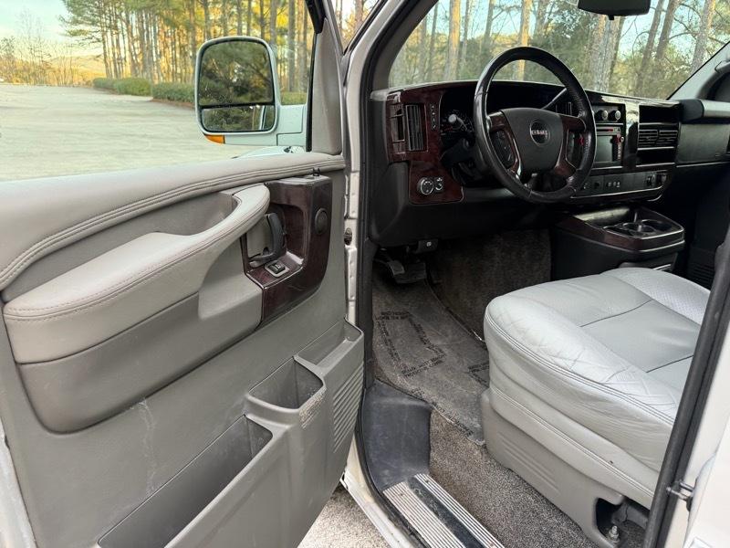 GMC Savana RV G1500 3LT 2011