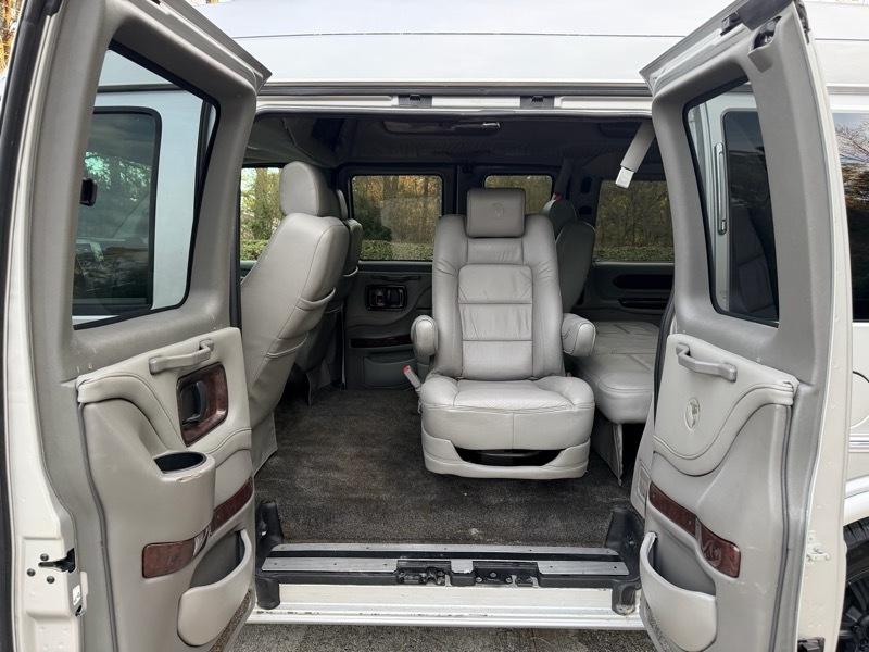 GMC Savana RV G1500 3LT 2011