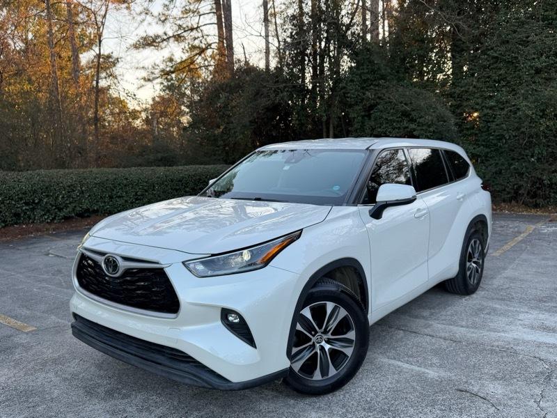 Toyota Highlander LE FWD V6 2021