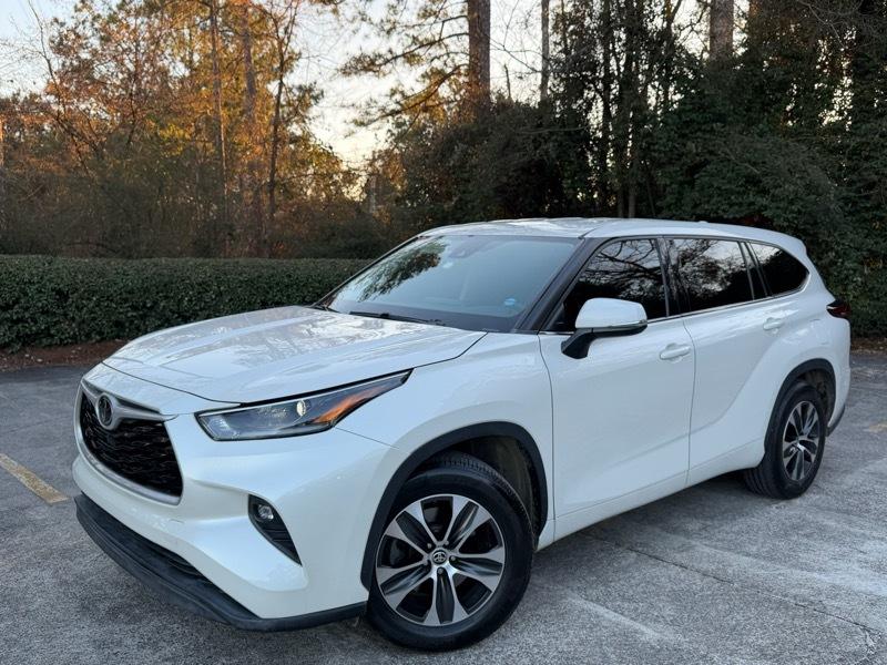 Toyota Highlander LE FWD V6 2021