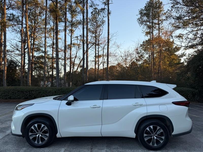 Toyota Highlander LE FWD V6 2021