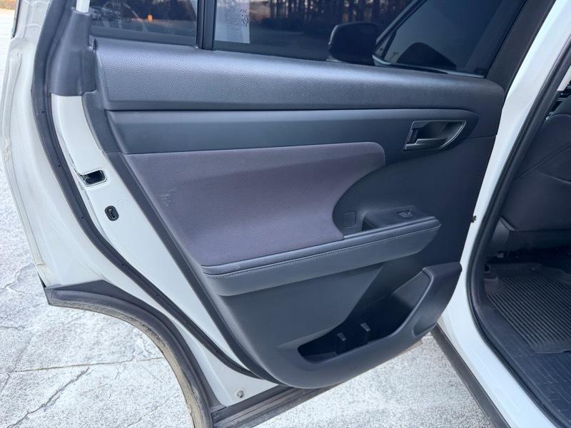 Toyota Highlander LE FWD V6 2021