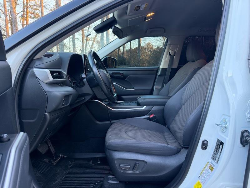 Toyota Highlander LE FWD V6 2021