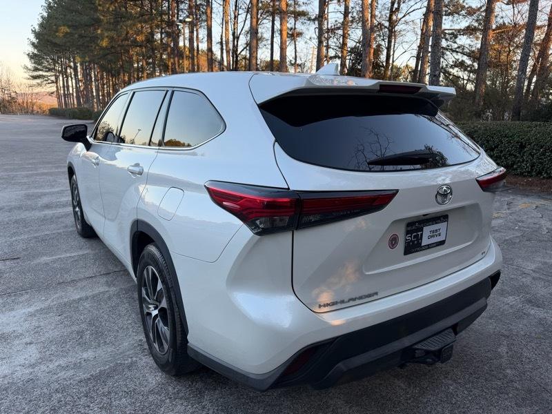 Toyota Highlander LE FWD V6 2021