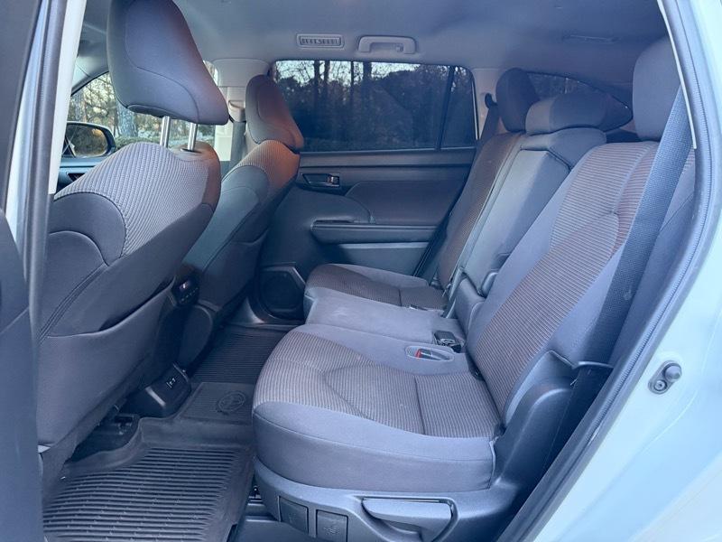 Toyota Highlander LE FWD V6 2021