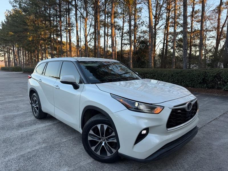 Toyota Highlander LE FWD V6 2021