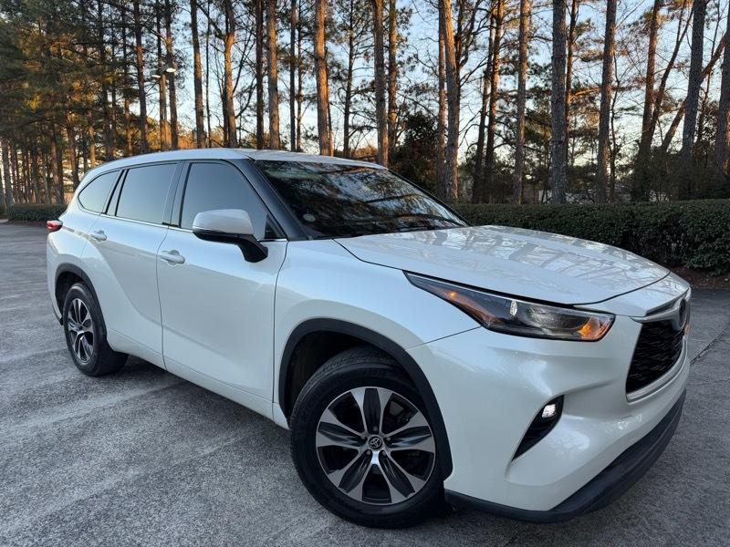 Toyota Highlander LE FWD V6 2021