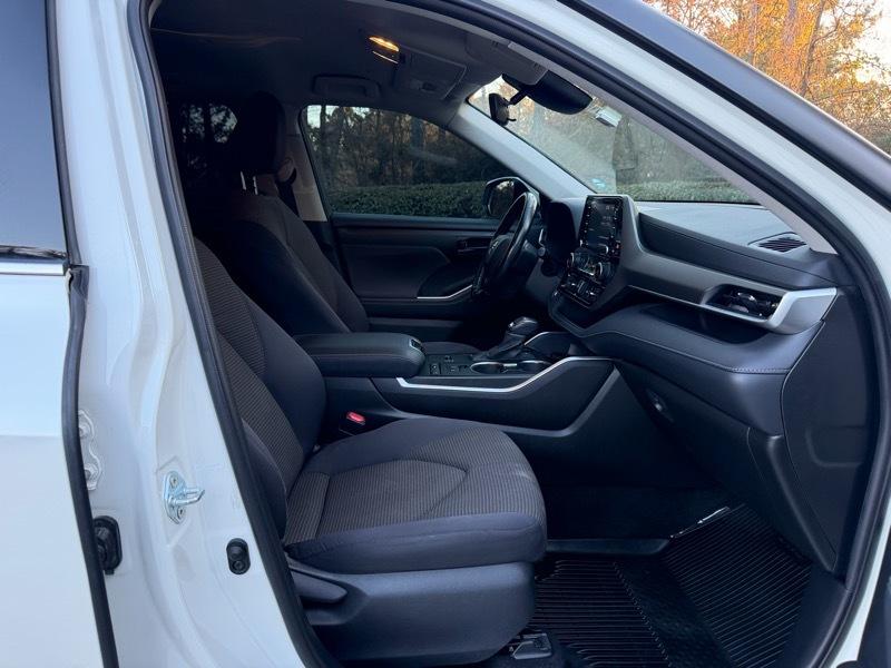 Toyota Highlander LE FWD V6 2021