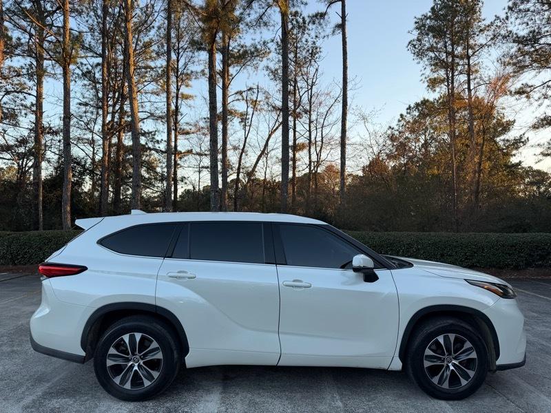 Toyota Highlander LE FWD V6 2021