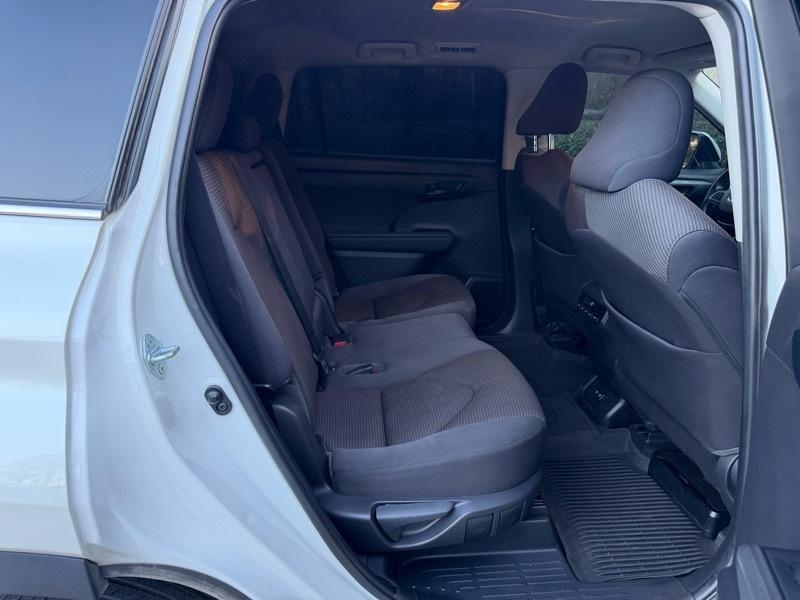 Toyota Highlander LE FWD V6 2021