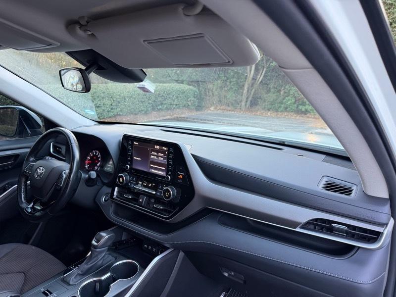 Toyota Highlander LE FWD V6 2021