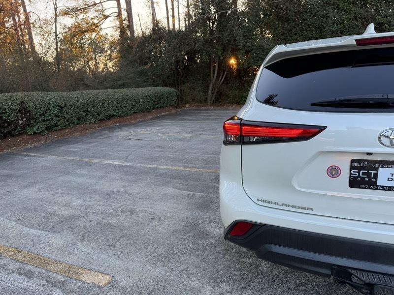 Toyota Highlander LE FWD V6 2021