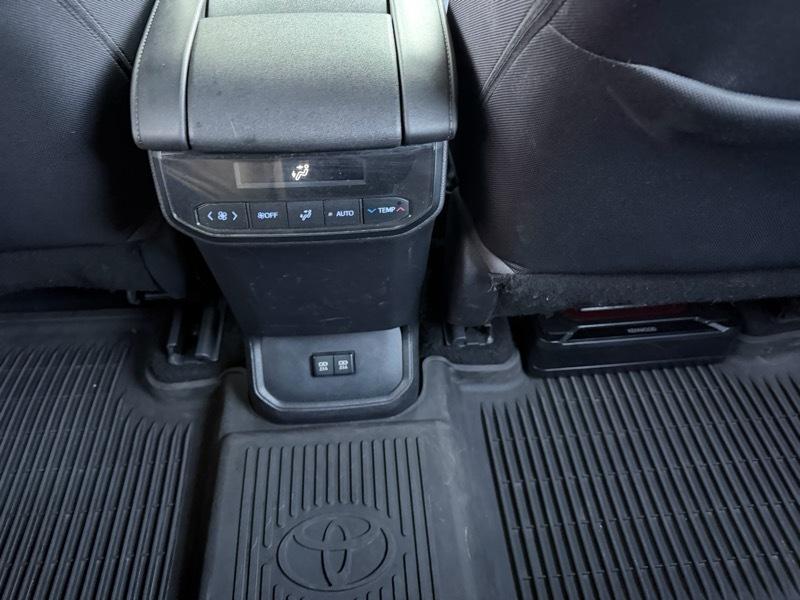 Toyota Highlander LE FWD V6 2021