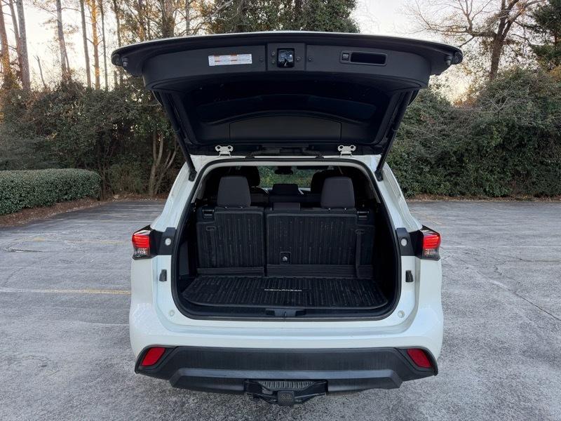 Toyota Highlander LE FWD V6 2021