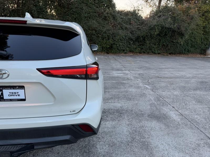 Toyota Highlander LE FWD V6 2021