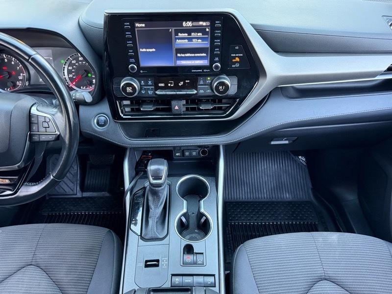 Toyota Highlander LE FWD V6 2021