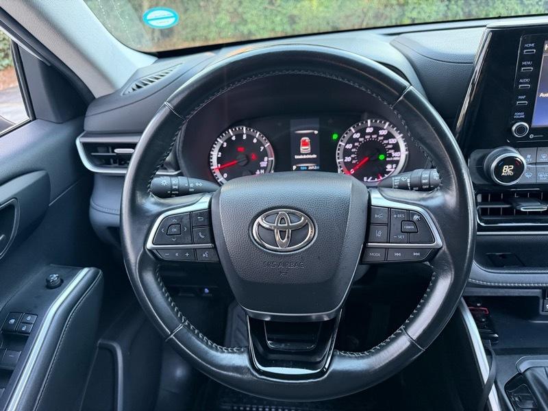 Toyota Highlander LE FWD V6 2021