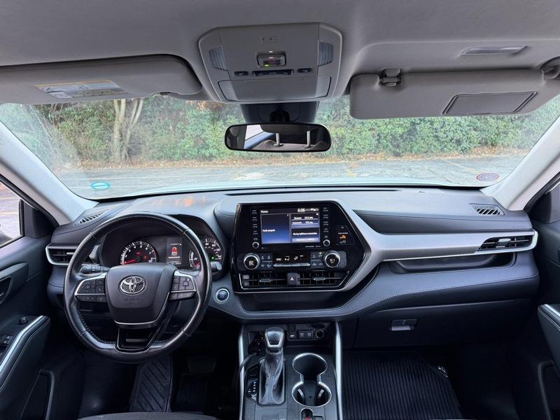 Toyota Highlander LE FWD V6 2021