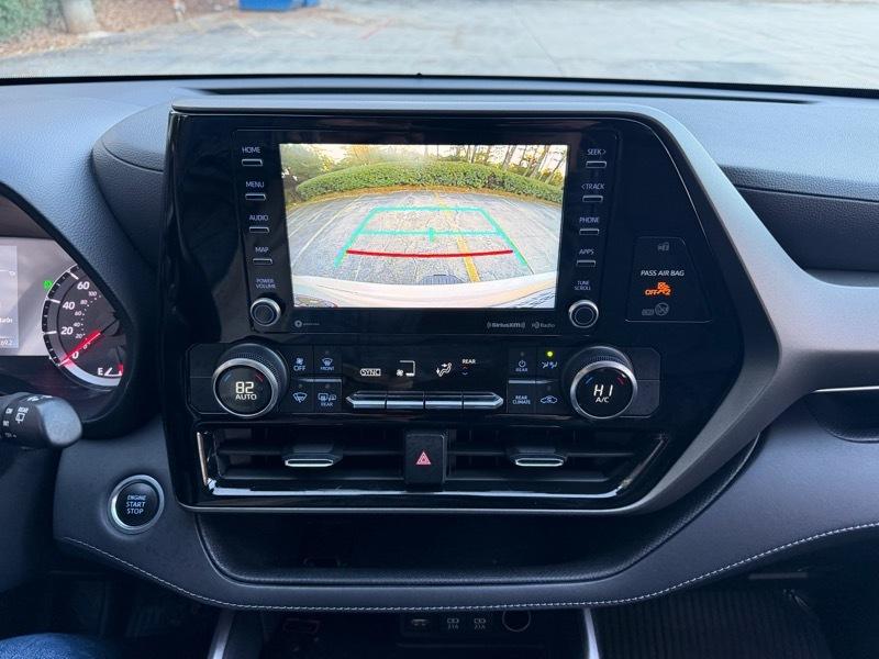 Toyota Highlander LE FWD V6 2021