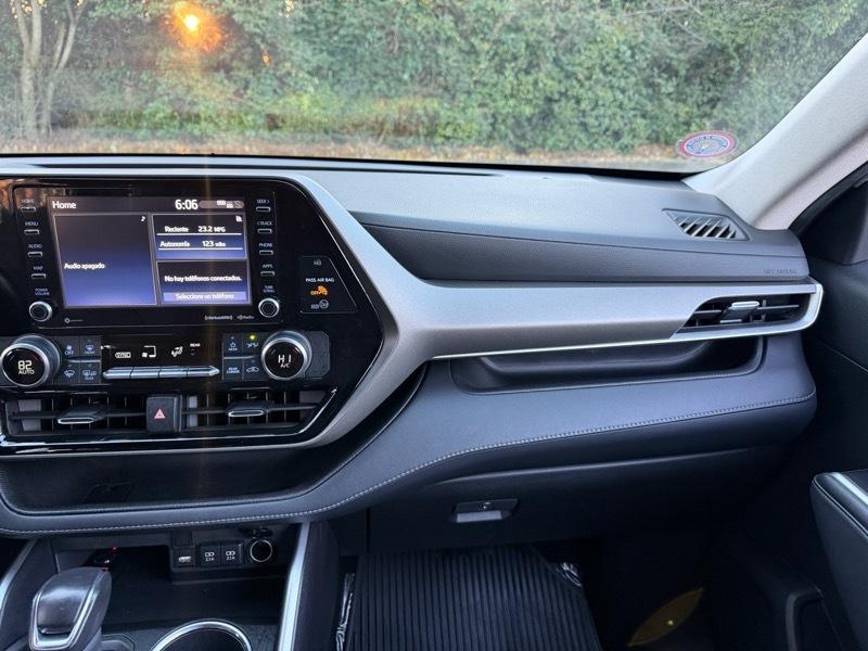 Toyota Highlander LE FWD V6 2021