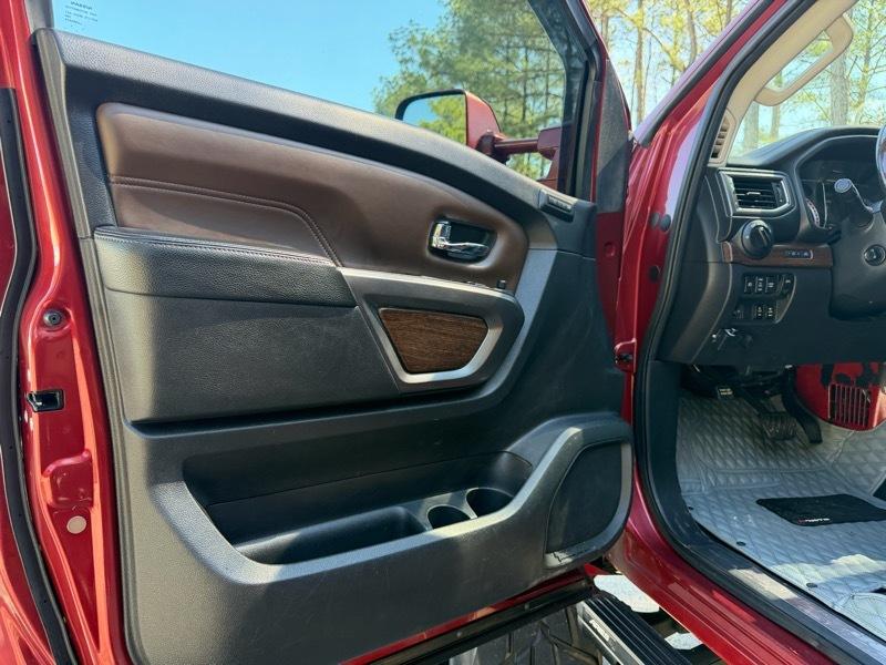 Nissan Titan XD Platinum Reserve 4WD Diesel 2016