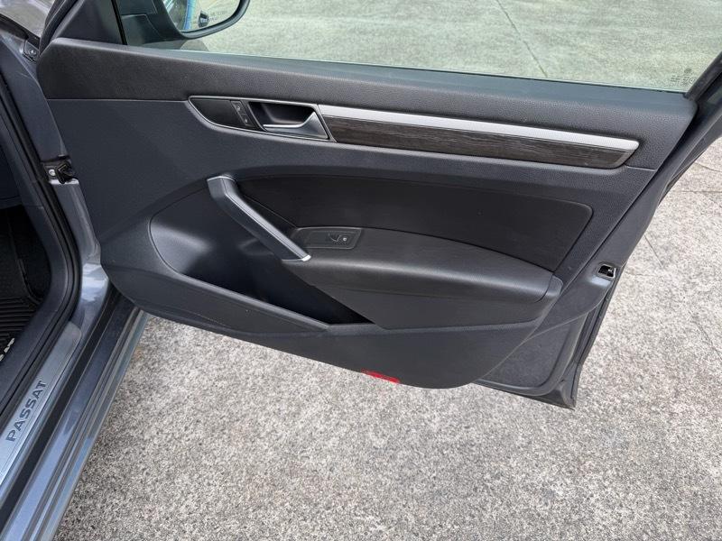 Volkswagen Passat SE w/Technology 2017