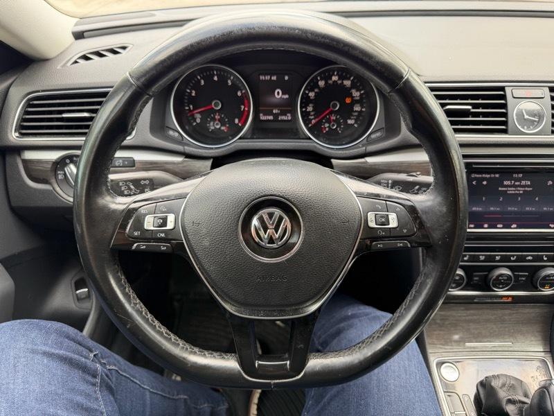 Volkswagen Passat SE w/Technology 2017