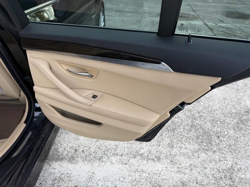 BMW 5-Series 528i xDrive 2013