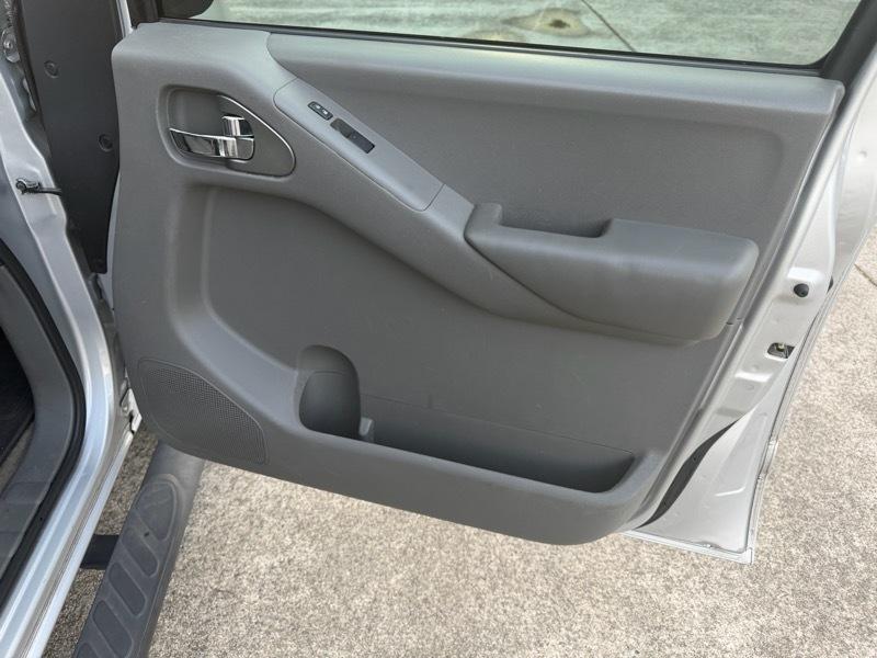 Nissan Frontier SV Crew Cab 4WD 2013