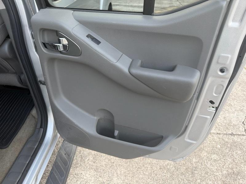 Nissan Frontier SV Crew Cab 4WD 2013