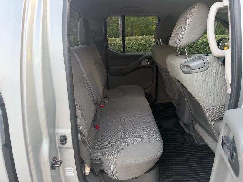 Nissan Frontier SV Crew Cab 4WD 2013