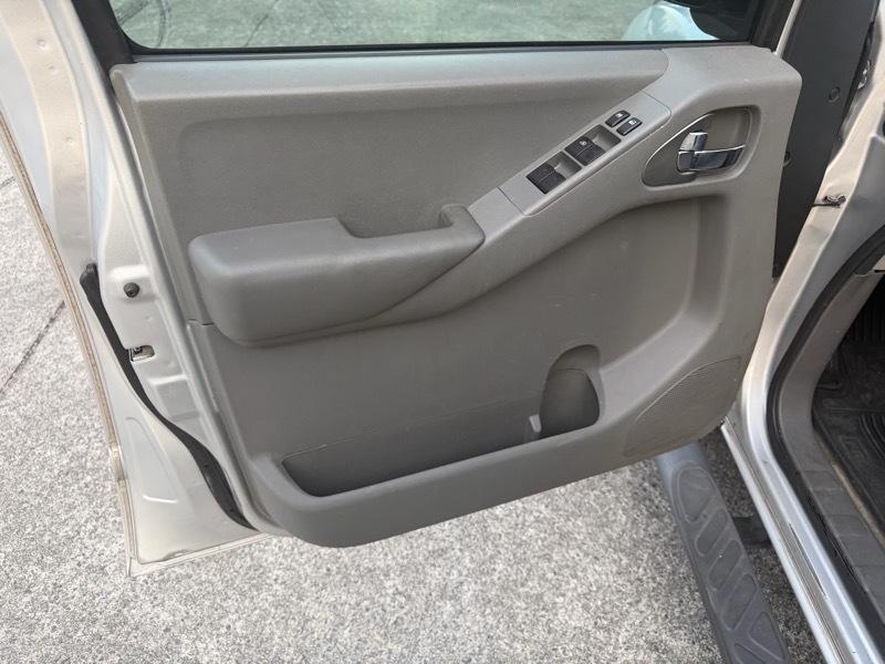 Nissan Frontier SV Crew Cab 4WD 2013