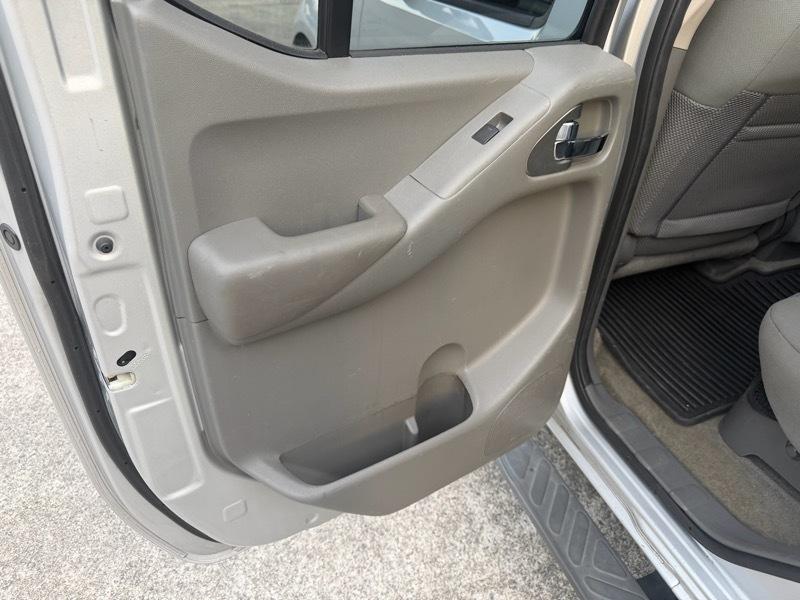 Nissan Frontier SV Crew Cab 4WD 2013