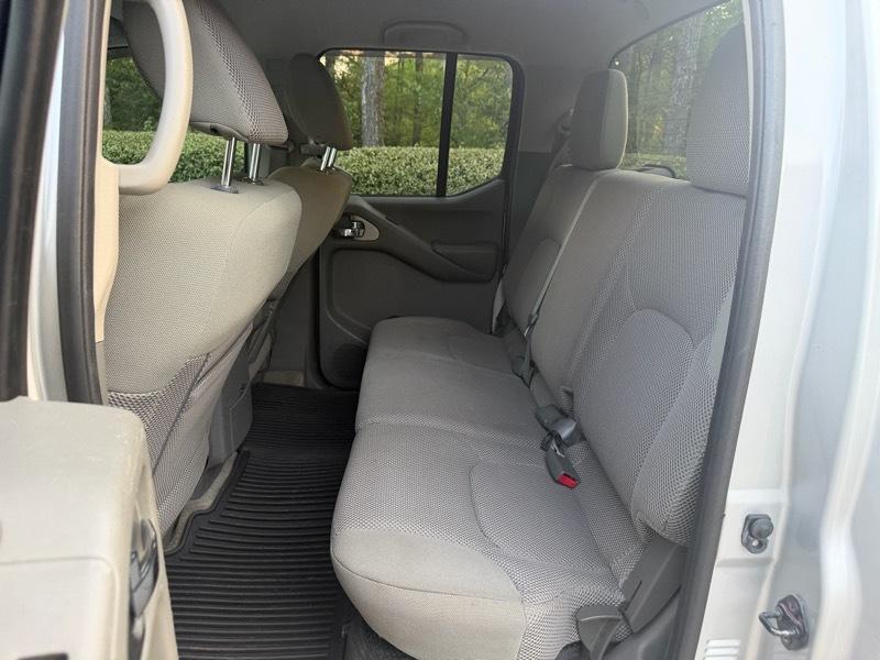 Nissan Frontier SV Crew Cab 4WD 2013