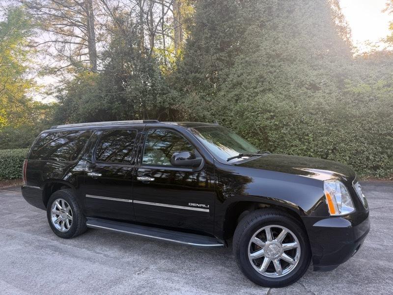 GMC Yukon Denali XL 2WD 2010