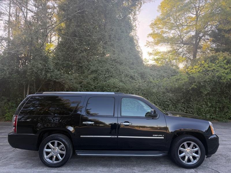 GMC Yukon Denali XL 2WD 2010