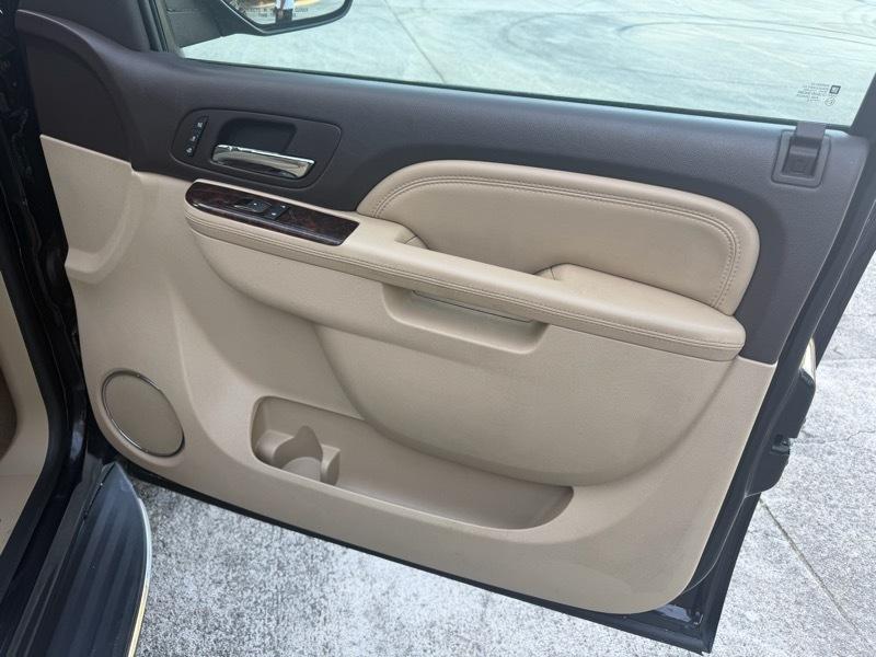 GMC Yukon Denali XL 2WD 2010