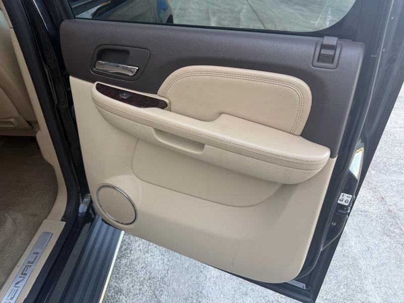 GMC Yukon Denali XL 2WD 2010