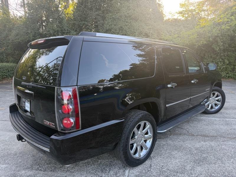 GMC Yukon Denali XL 2WD 2010