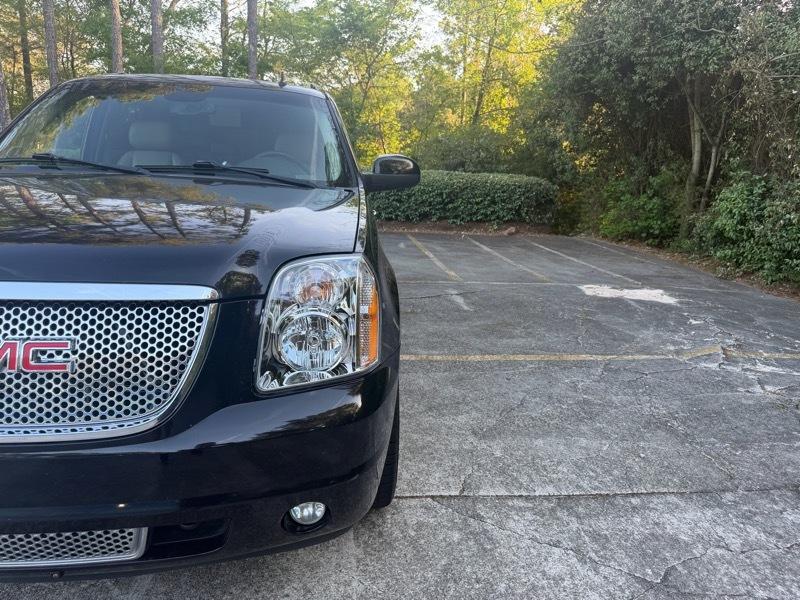 GMC Yukon Denali XL 2WD 2010