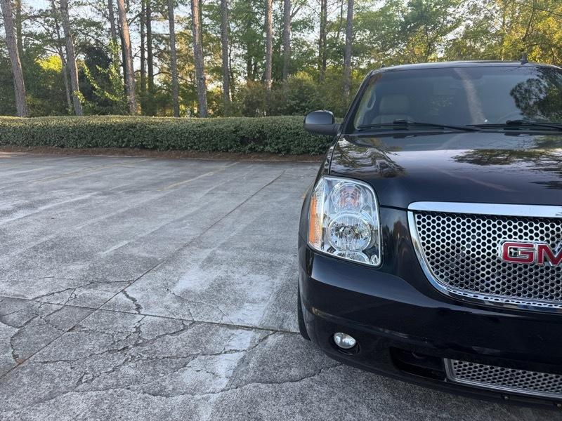 GMC Yukon Denali XL 2WD 2010