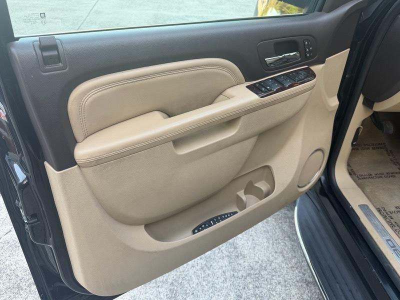 GMC Yukon Denali XL 2WD 2010