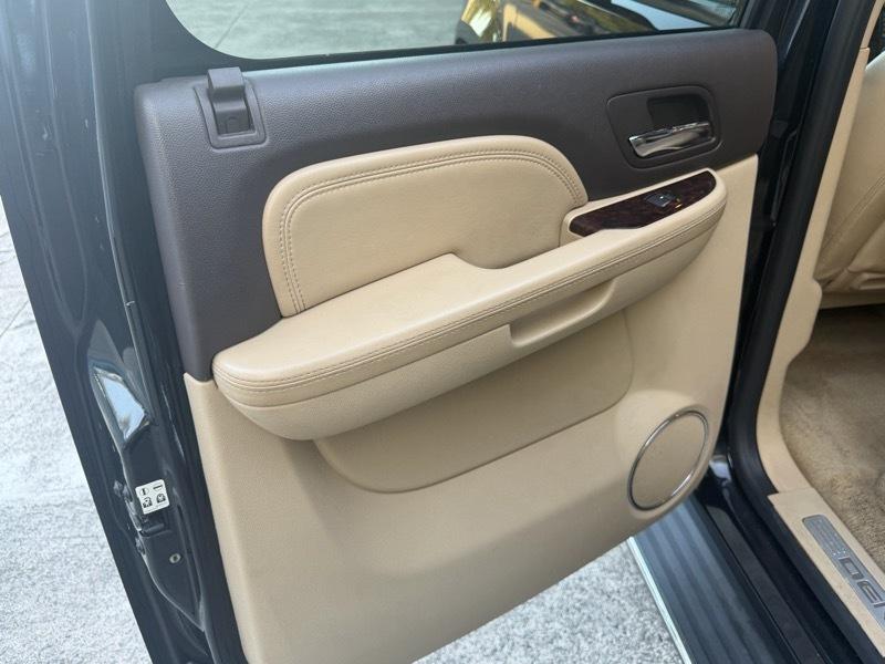 GMC Yukon Denali XL 2WD 2010