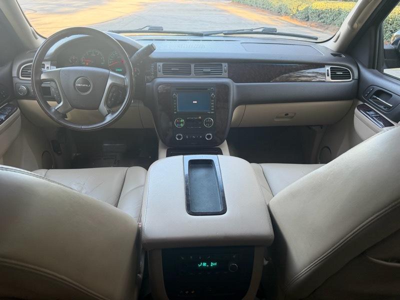 GMC Yukon Denali XL 2WD 2010