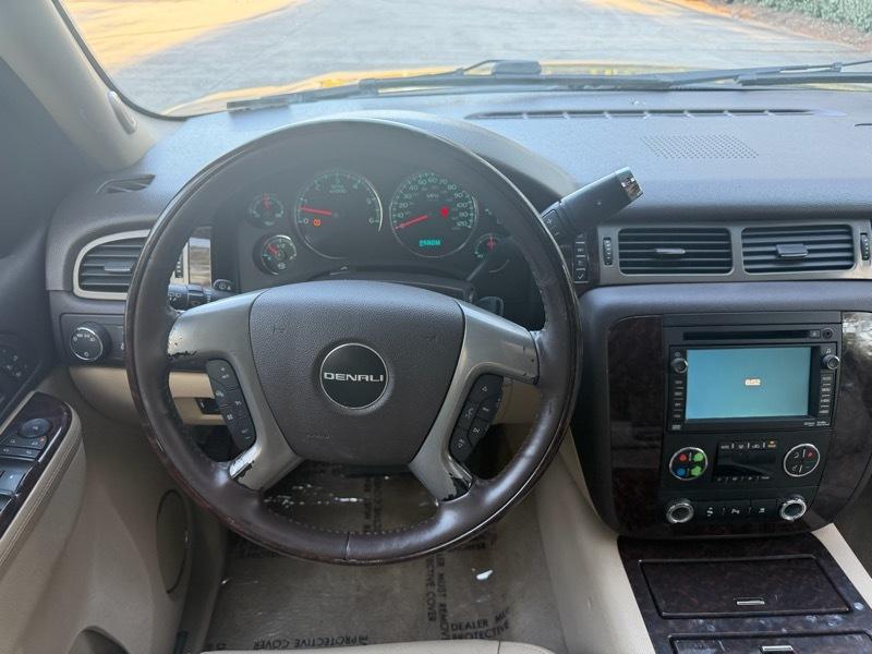 GMC Yukon Denali XL 2WD 2010