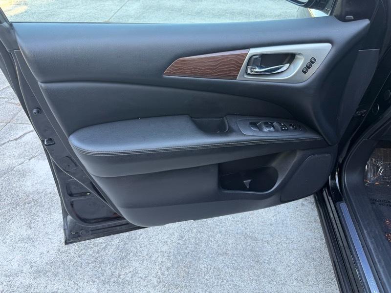 Nissan Pathfinder Platinum 4WD 2017