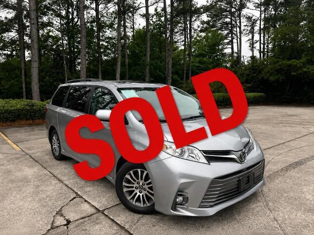 Silver 2018 Toyota Sienna Minivan Front-Wheel Drive Automatic