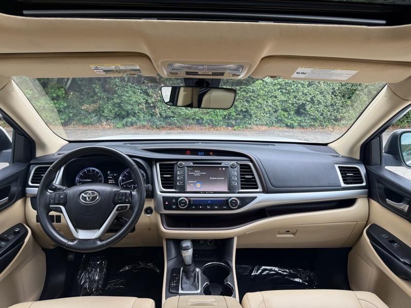 Toyota Highlander XLE FWD V6 2017