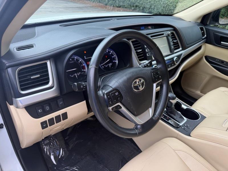Toyota Highlander XLE FWD V6 2017
