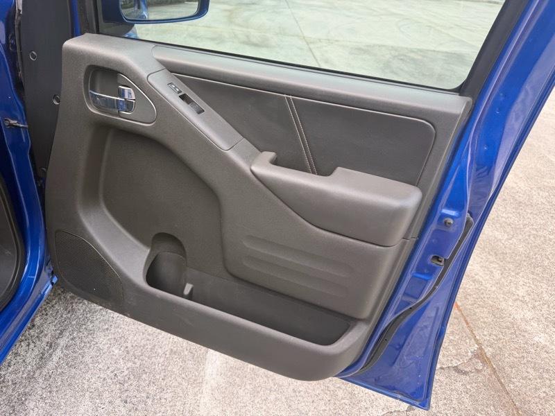 Nissan Frontier PRO-4X Crew Cab 4WD at 2015
